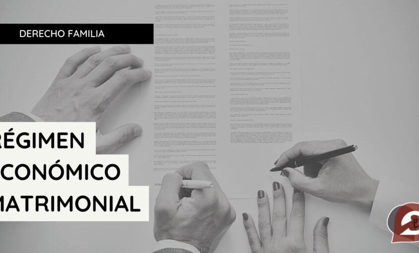 Matrimonio firmando capitulaciones matrimoniales en las que se establece el régimen económico matrimonial
