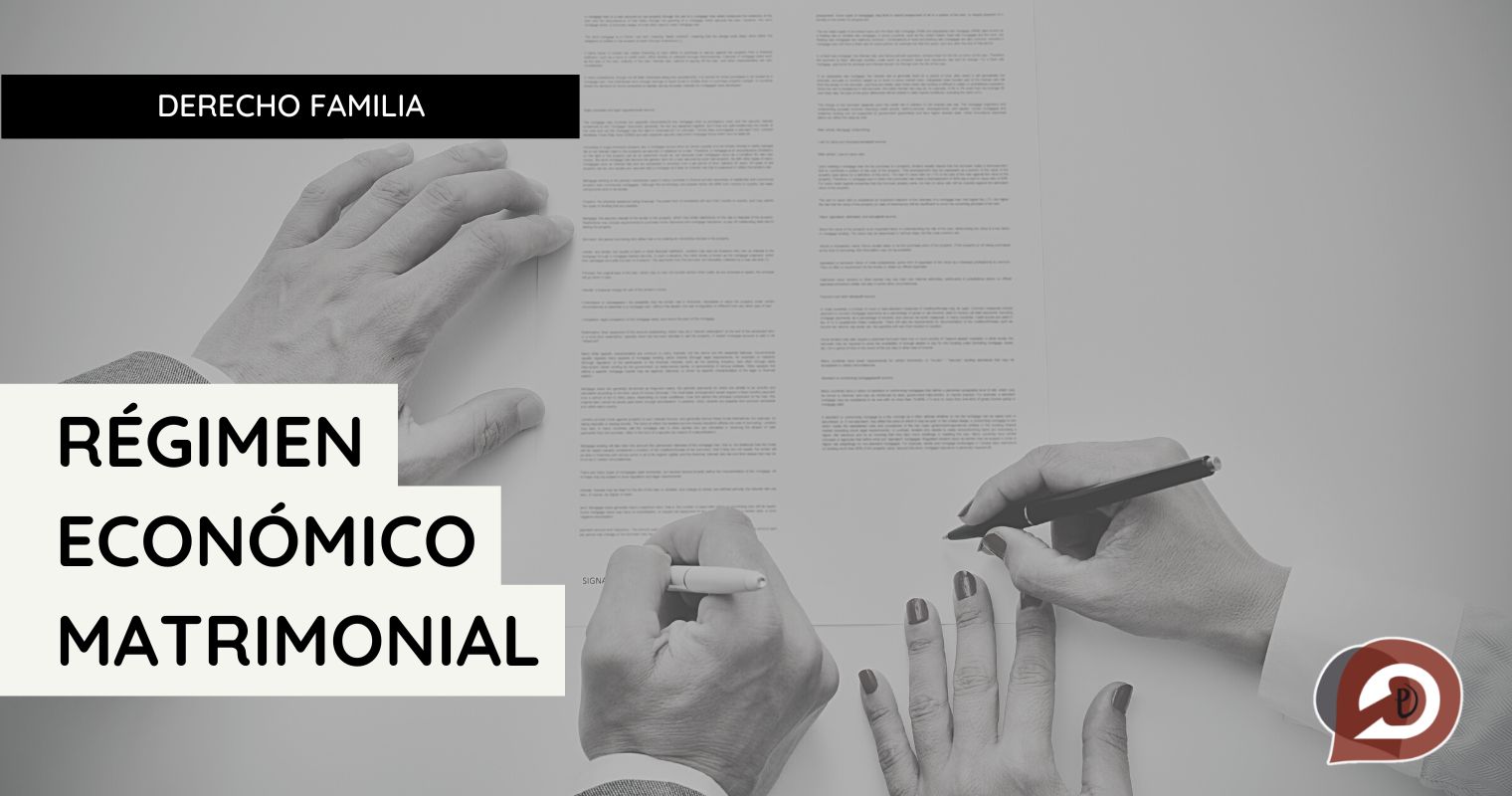 Matrimonio firmando capitulaciones matrimoniales en las que se establece el régimen económico matrimonial
